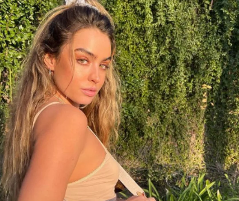 What is Sommer Ray’s net worth?